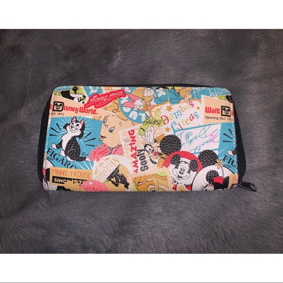 ๐พ DISNEY PARKS Collage Wallet ๐พ